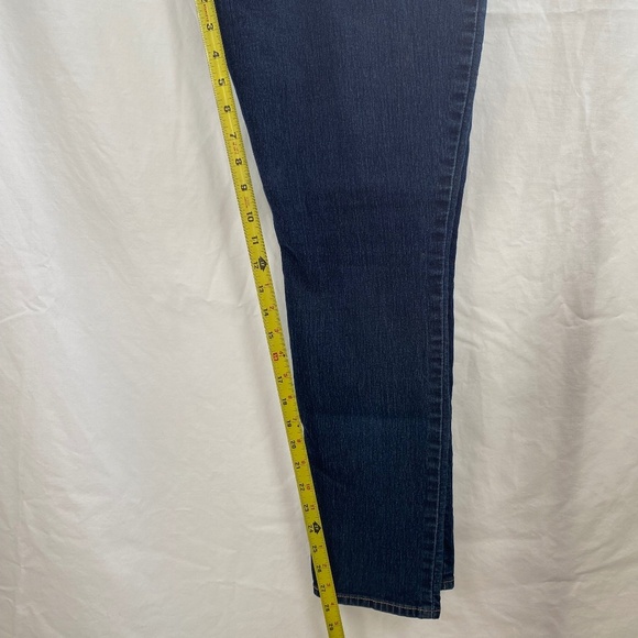 LEVI Signature Shaping Skinny Jeans - Women/Misses - Size: 14 - Picture 8 of 10